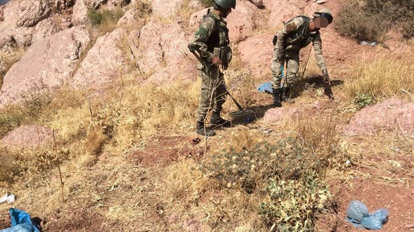 Şemdinli'de topraktan PKK'nın bombaları fışkırıyor