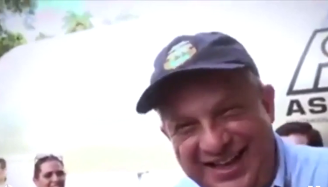 Kosta Rika Cumhurbaşkanının ağzına giren sineği afiyetle yemesi...