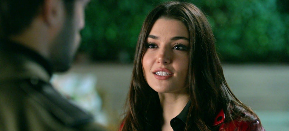 Hande Erçel ara verdiği setlere geri döndü!