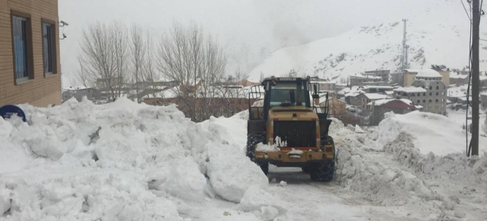 Hakkari’de 36 yerleşim yeri yolu kar sebebiyle kapandı