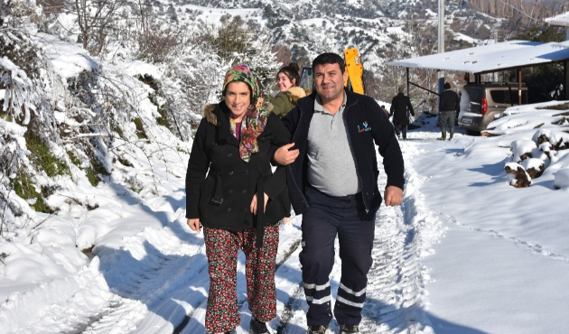 Manisa'da diyaliz hastasının yardımına belediye ekibi yetişti