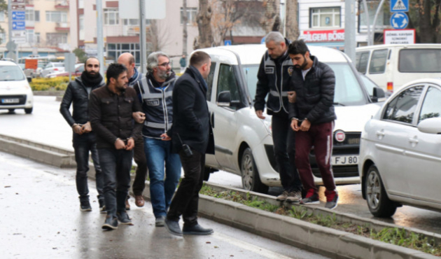 Bursa'da villa hırsızları yakayı ele verdi