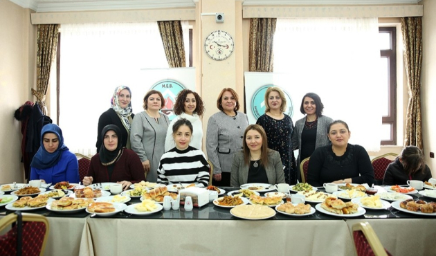 Bayburt'ta öğrenciler yararına kahvaltı programı yapıldı
