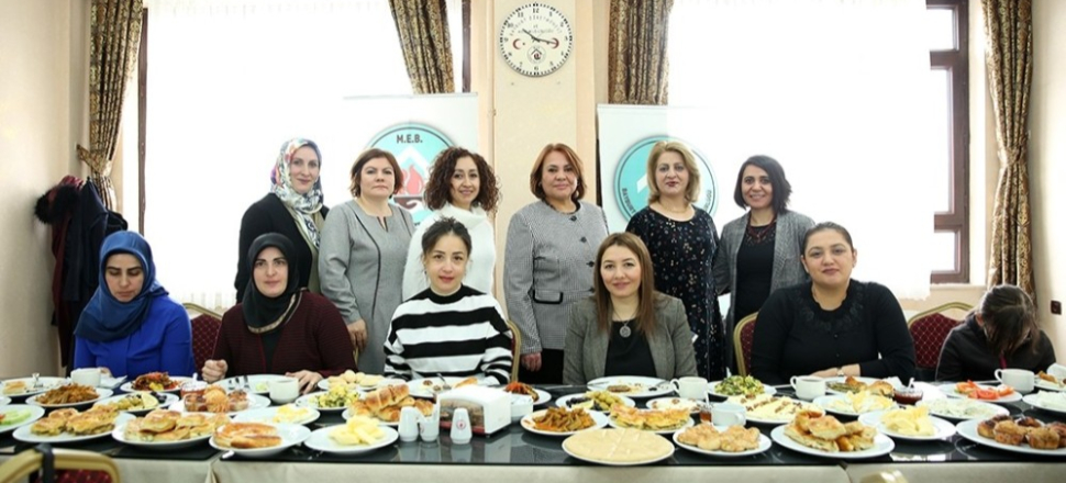 Bayburt'ta öğrenciler yararına kahvaltı programı yapıldı