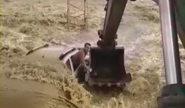 Selde mahsur kalanlara film gibi kurtarma operasyonu!