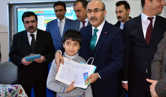 Adana'da Vali Demirtaş karne verdi