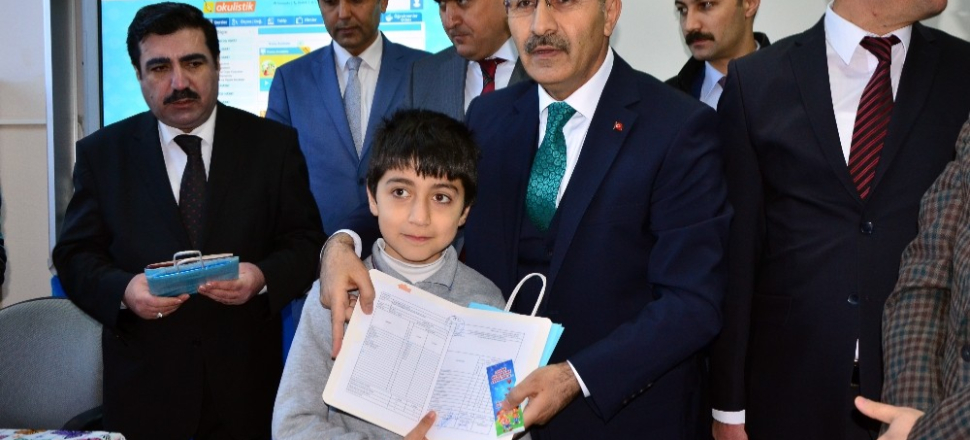 Adana'da Vali Demirtaş karne verdi