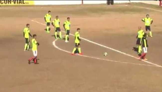20 kişilik barajı aşarak gol attı!