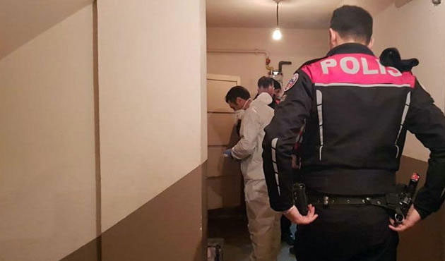Abla kardeş evlerinde ölü bulundu