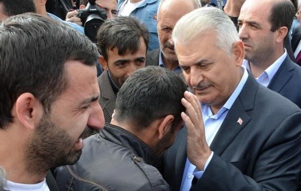 Başbakan'dan şehit korucuların ailelerine taziye ziyareti
