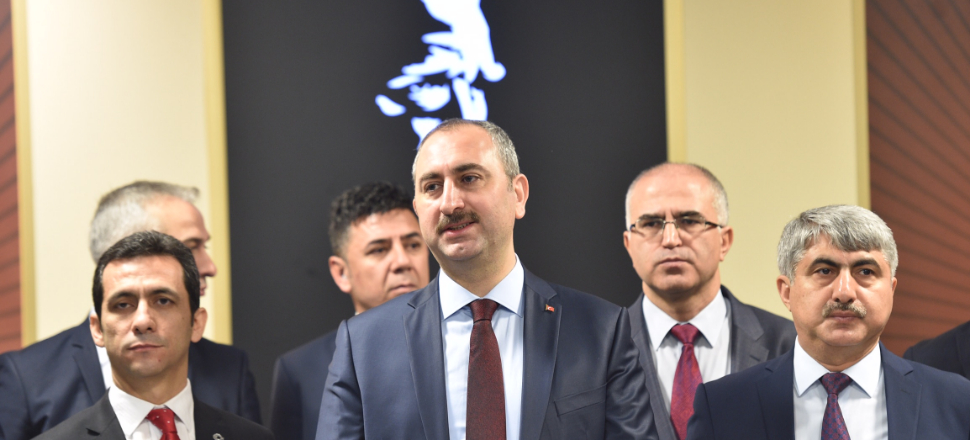 "Gizli yürütülen konular, hukukun konusu olmaz"