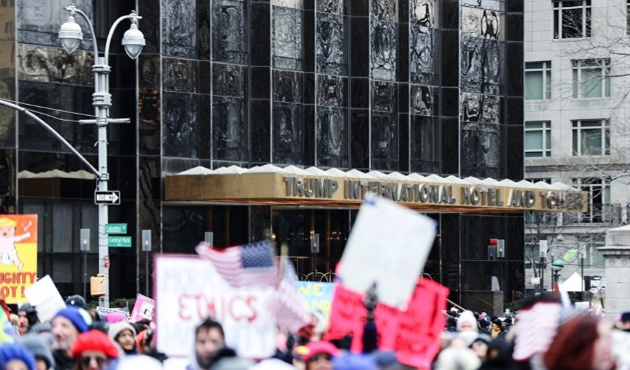 On binlerce kadın, Trump hükümetini protesto etti!