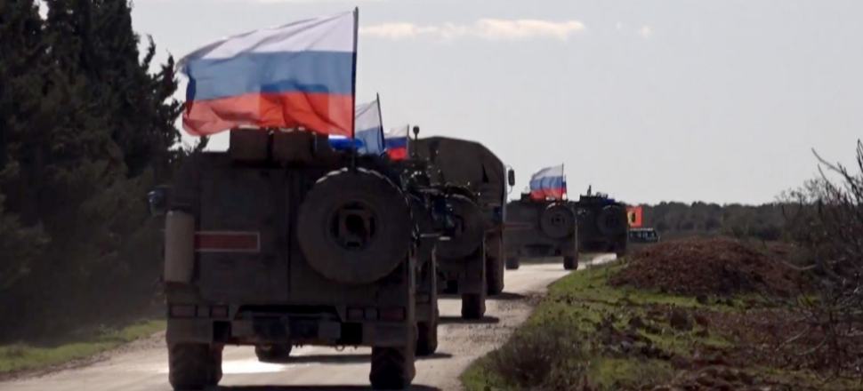 Rus askerleri Münbiç'te YPG ile ortak devriyeye çıktı!