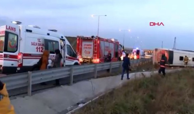 İstanbul'da otobüs devrildi!