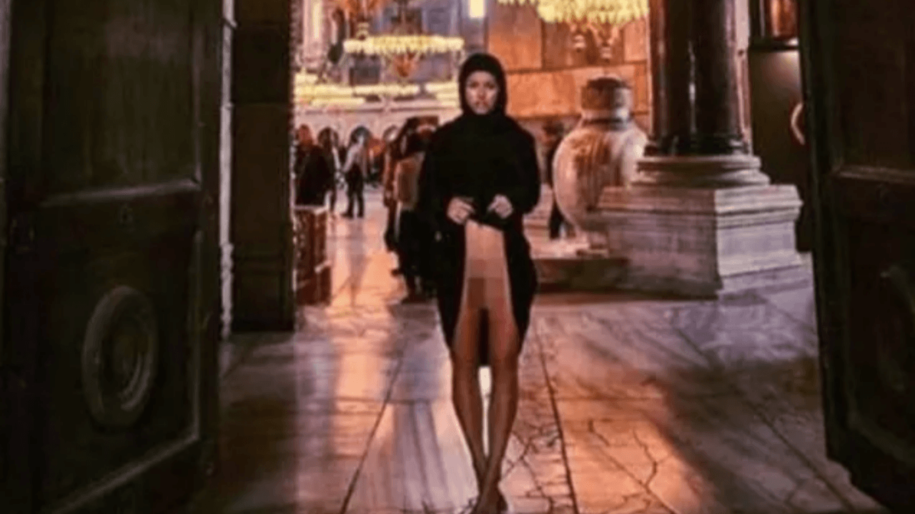 Ayasofya'da soyunan Marisa Papen'in yeni pozları ortaya çıktı