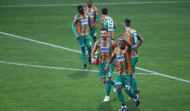 Alanyaspor 4 maç sonra 3 puanla tanıştı!