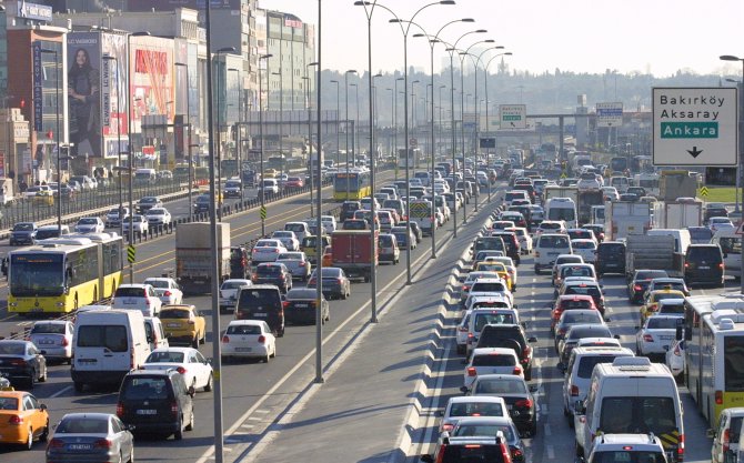 Okula dönüş: İstanbul'da trafik kilit