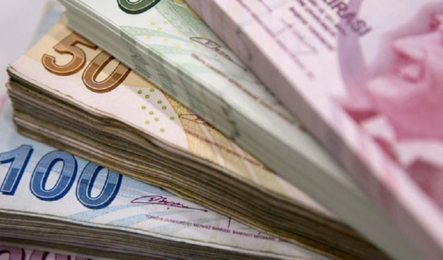 "Paranı FETÖ çekecek" dedi, 700 bin TL'sini aldı!