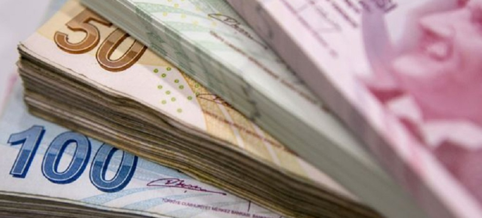 "Paranı FETÖ çekecek" dedi, 700 bin TL'sini aldı!