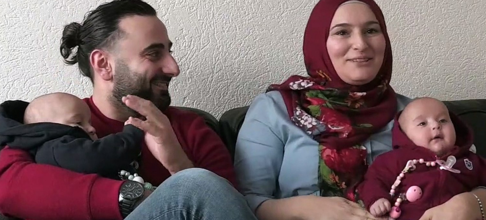 İkizlerine 'Bordo' ve 'Mavi' isimlerini verdiler!