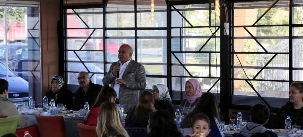 Mersin'de Başkan Tollu, Türkülerin Dansı topluluğu ile buluştu