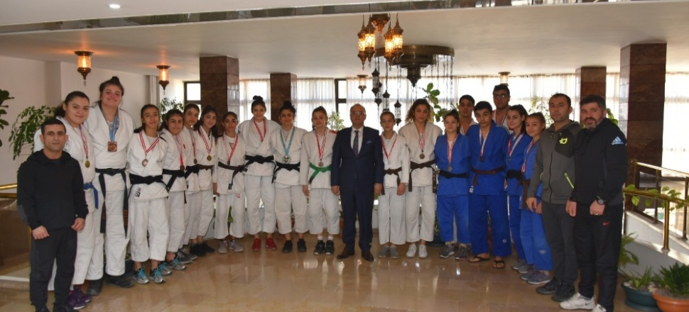 Manisa'da Başkan Kayda'dan, başarılı judoculara tebrik