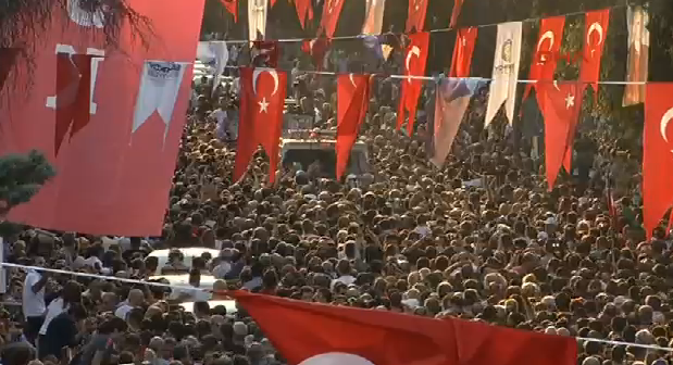 Tarık Akan'a Bakırköy'de sevgi seli...