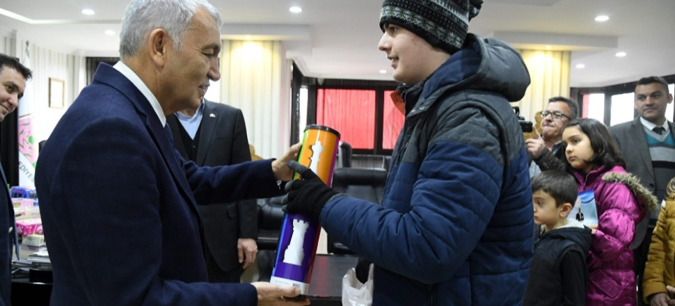 Isparta’da ‘Karneni getir, hediyeyi götür’