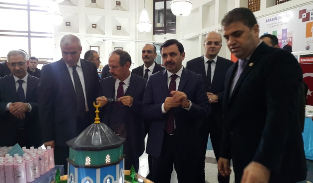 Bursa'da başsavcı tezgahın başına geçip deri ceket sattı