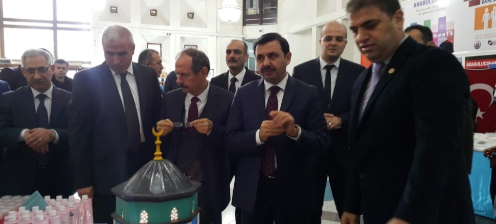 Bursa'da başsavcı tezgahın başına geçip deri ceket sattı