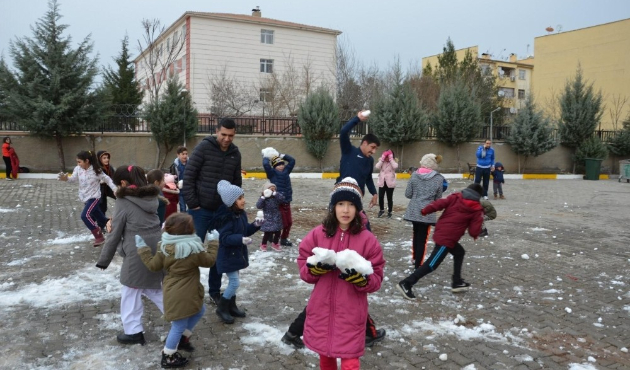 Diyarbakırlı sporculara kamyonla kar sürprizi