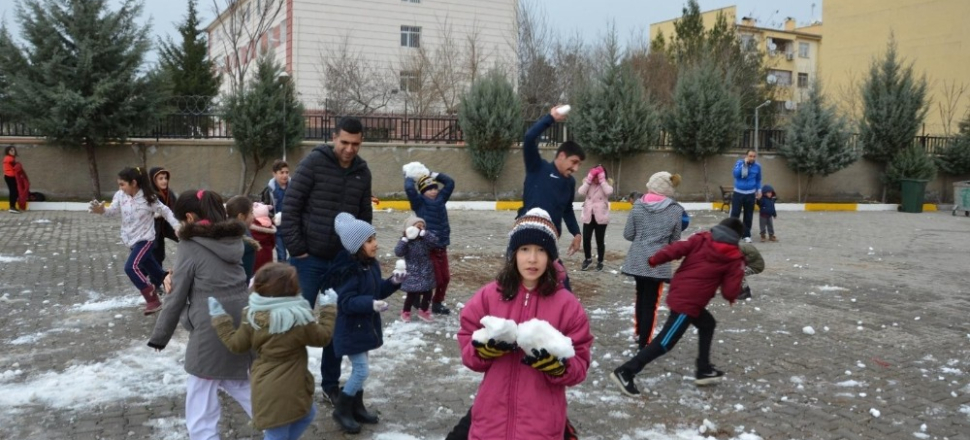 Diyarbakırlı sporculara kamyonla kar sürprizi