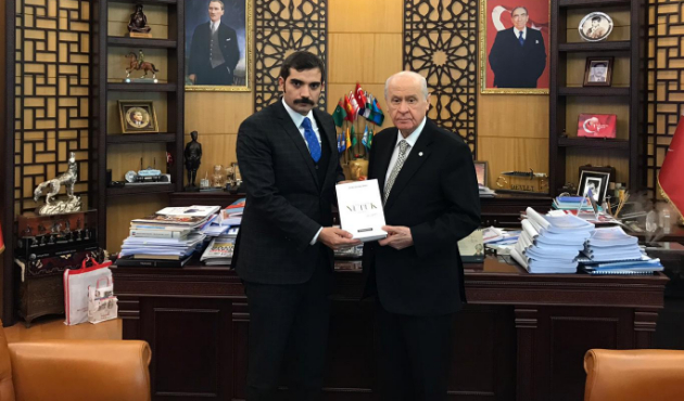 Ülkü Ocakları'ndan Bahçeli'ye hediye Nutuk!