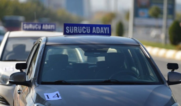 Adını bile yazamayanlara ehliyet verdiler!