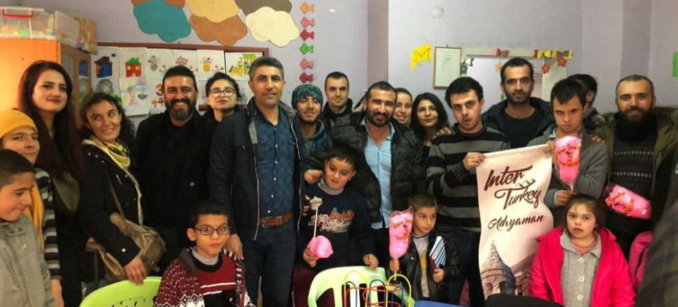 Adıyaman'da özel çocuklara kıyafet yardımı