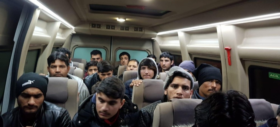 Tekirdağ’da 2 minibüs dolusu kaçak göçmen ele geçirildi