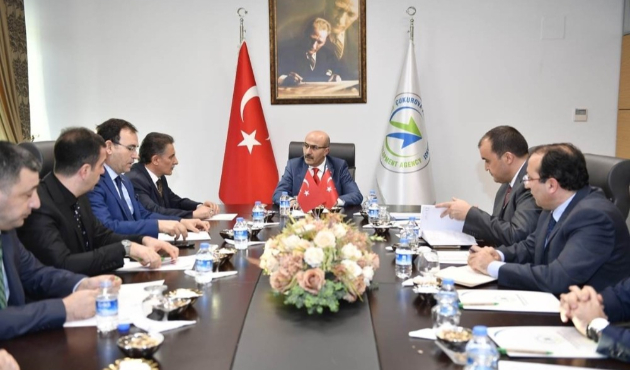 Adana'da Vali Demirtaş kaymakamlarla buluştu