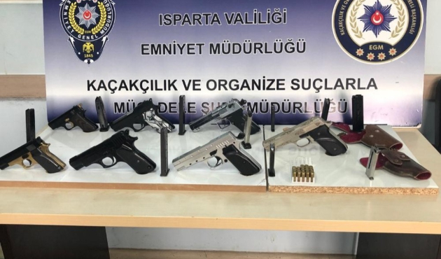 Isparta’da silah ticareti yapan 8 kişi ele geçirildi