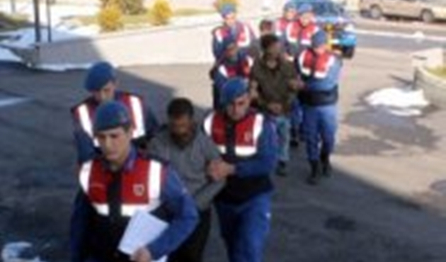 Karaman'da 70 metre fiber kablo çalan 3 kişi yakalandı