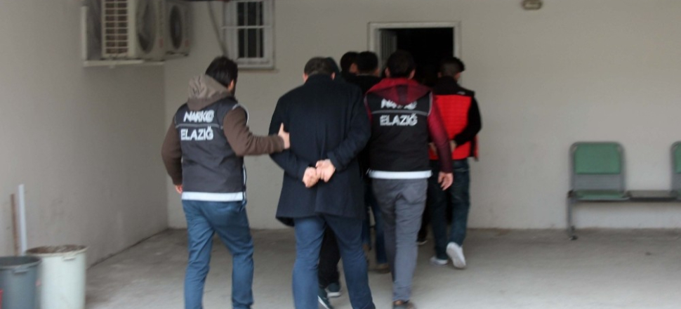 Elazığ’da uyuşturucu tacirlerine operasyon