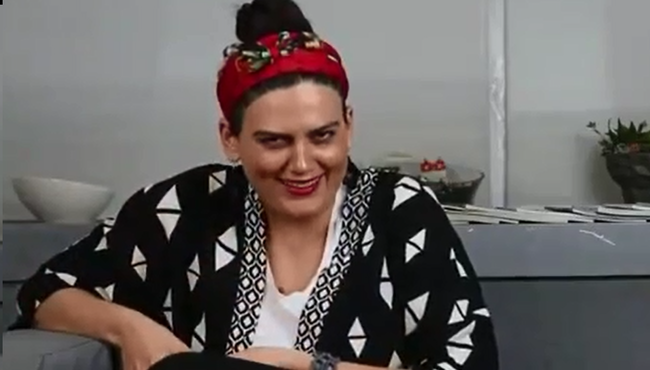 Sonradan görmeleri eleştiren eğlenceli kız...