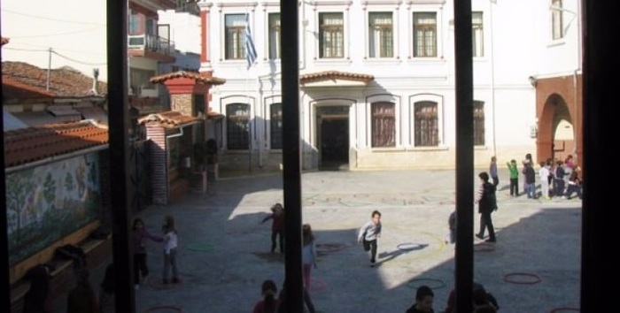 Yunanistan'da Türk okullarının kapısına kilit vuruldu