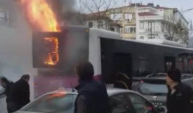 İstanbul Fatih'te halk otobüsü alev aldı