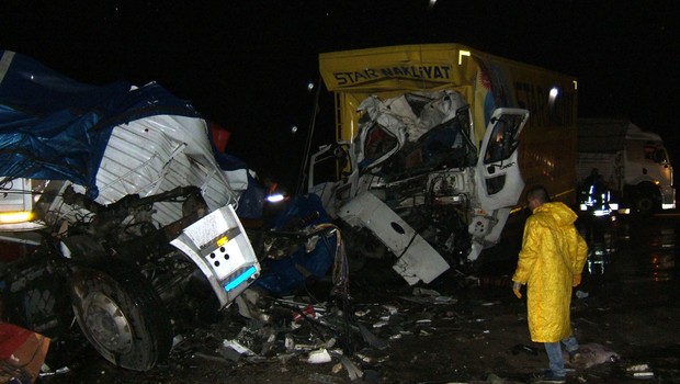 Afyon'da katliam gibi kaza: 3 ölü, 5 yaralı