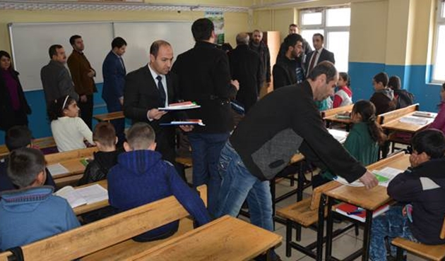 Bitlis Güroymaklı öğrencilere kitap yardımı