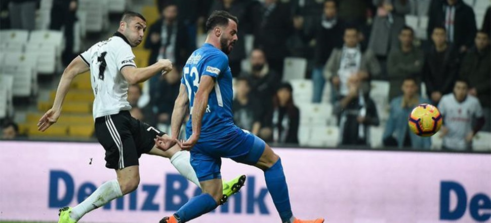 Burak Yılmaz tribünü ikiye böldü!