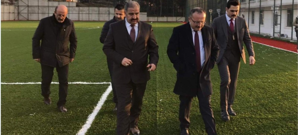 Siirt'te Vali Atik, spor kompleksinde incelemeler yaptı
