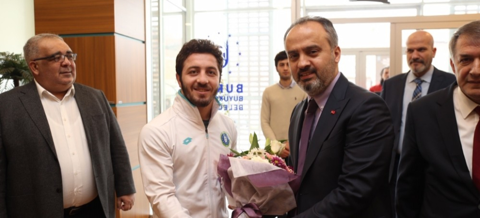 Bursa'da Başkan Aktaş milli güreşçilerle bir araya geldi