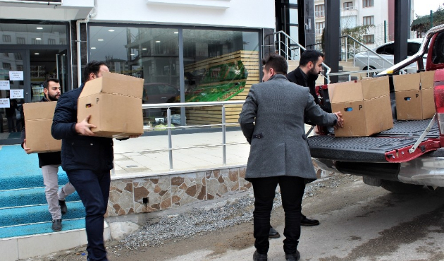 Elazığ’da gençlerden, ihtiyaç sahiplerine yardım