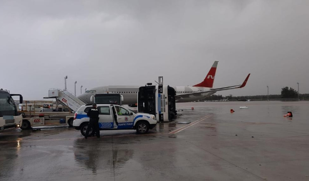 Hortum, Antalya Havalilamanı'nı böyle vurdu...